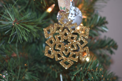 Christmas ornament - 5 colors available