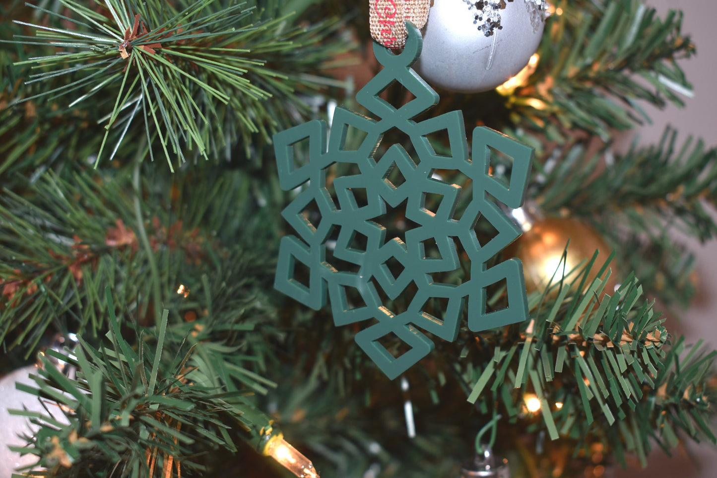 Christmas ornament - 5 colors available