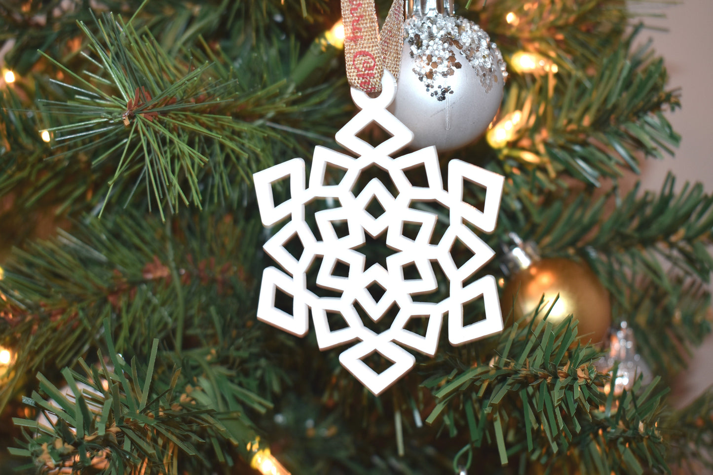 Christmas ornament - 5 colors available